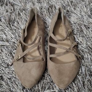 Criss-cross strap flats